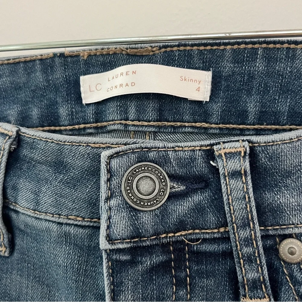 Lauren Conrad Women’s Medium Wash Skinny Jeans - Picture 3 of 5